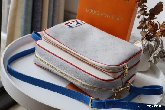 LOUIS MESSENGER VUITTON LVXNBA NIL 0814